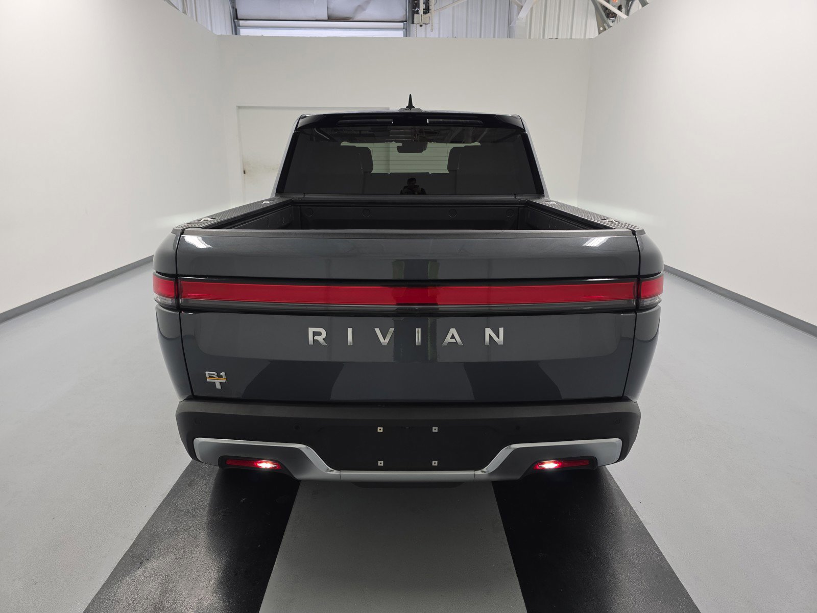 Used 2022 Rivian R1T Adventure image 4