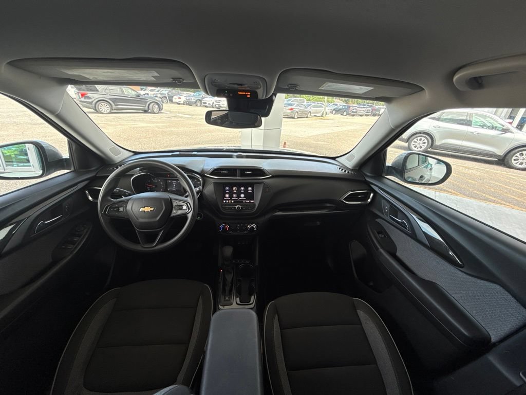 Used 2023 Chevrolet TrailBlazer LT FWD image 12