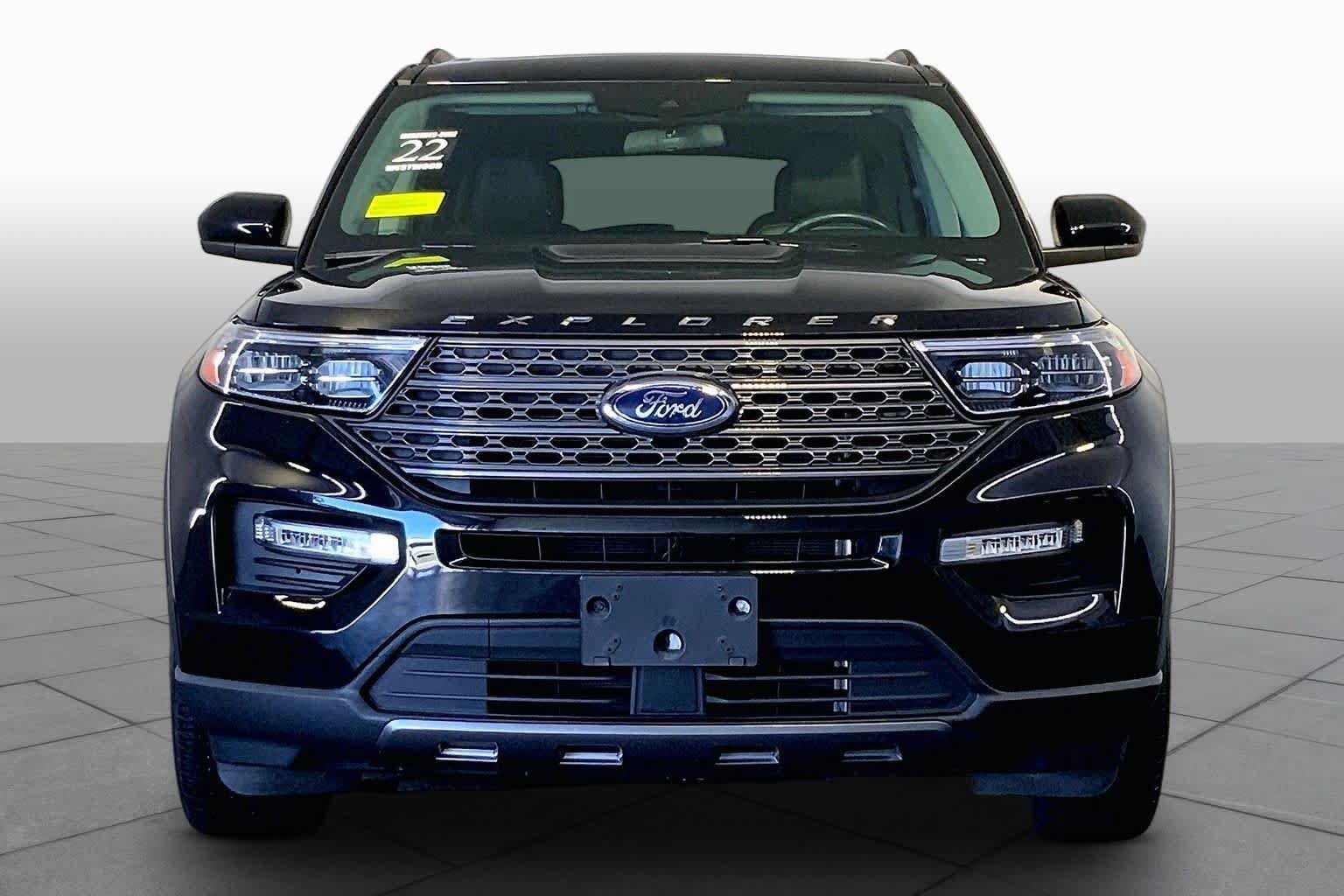 Used 2022 Ford Explorer XLT w/ Equipment Group 202A AWD/4WD image 4