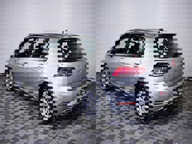 Used 2018 Volkswagen Golf SE image 7