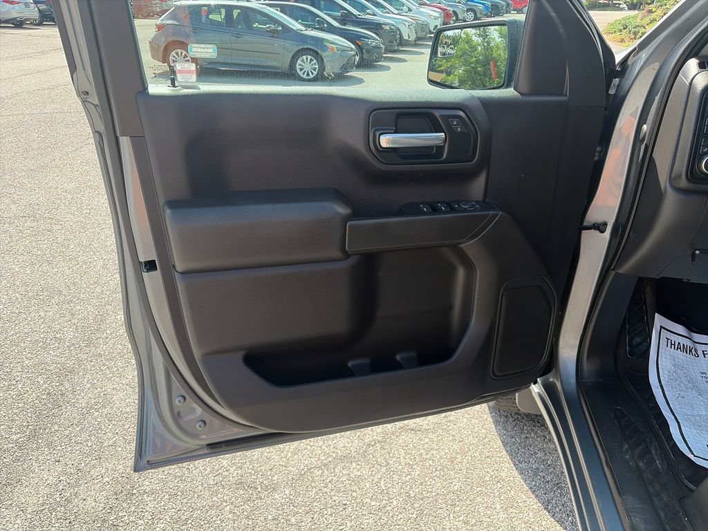 Used 2020 Chevrolet Silverado 1500 Custom w/ Custom Value Package AWD/4WD image 11