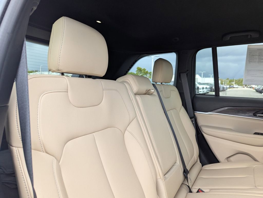 Used 2024 Jeep Grand Cherokee Limited image 14