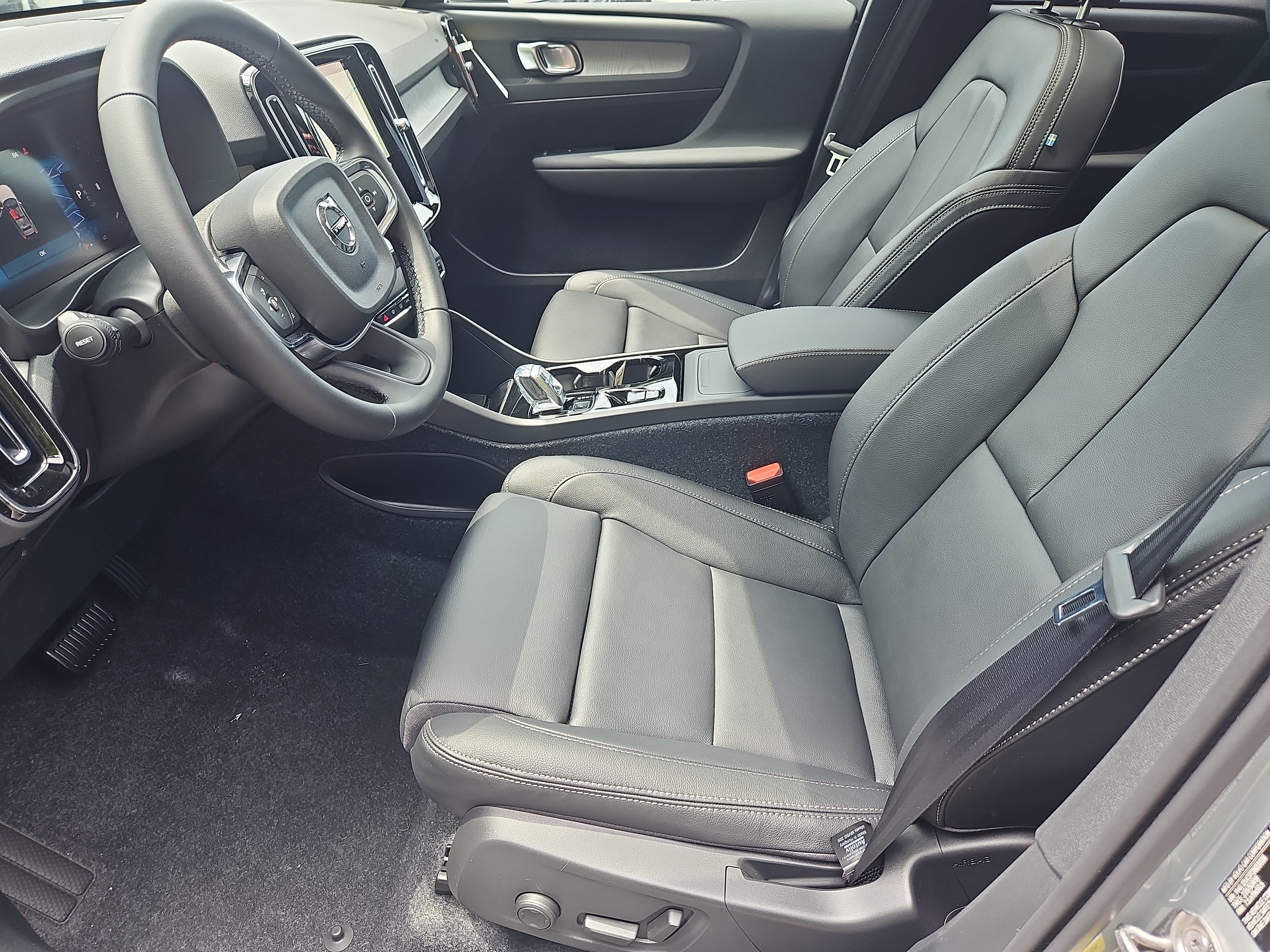 New 2026 Volvo XC40 B5 Plus w/ Protection Package Premier AWD/4WD image 21