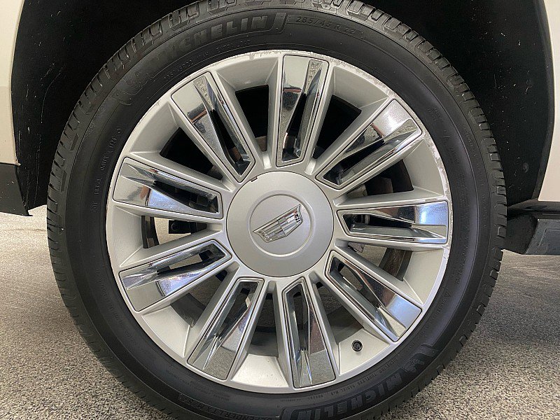 Used 2015 Cadillac Escalade Platinum image 25