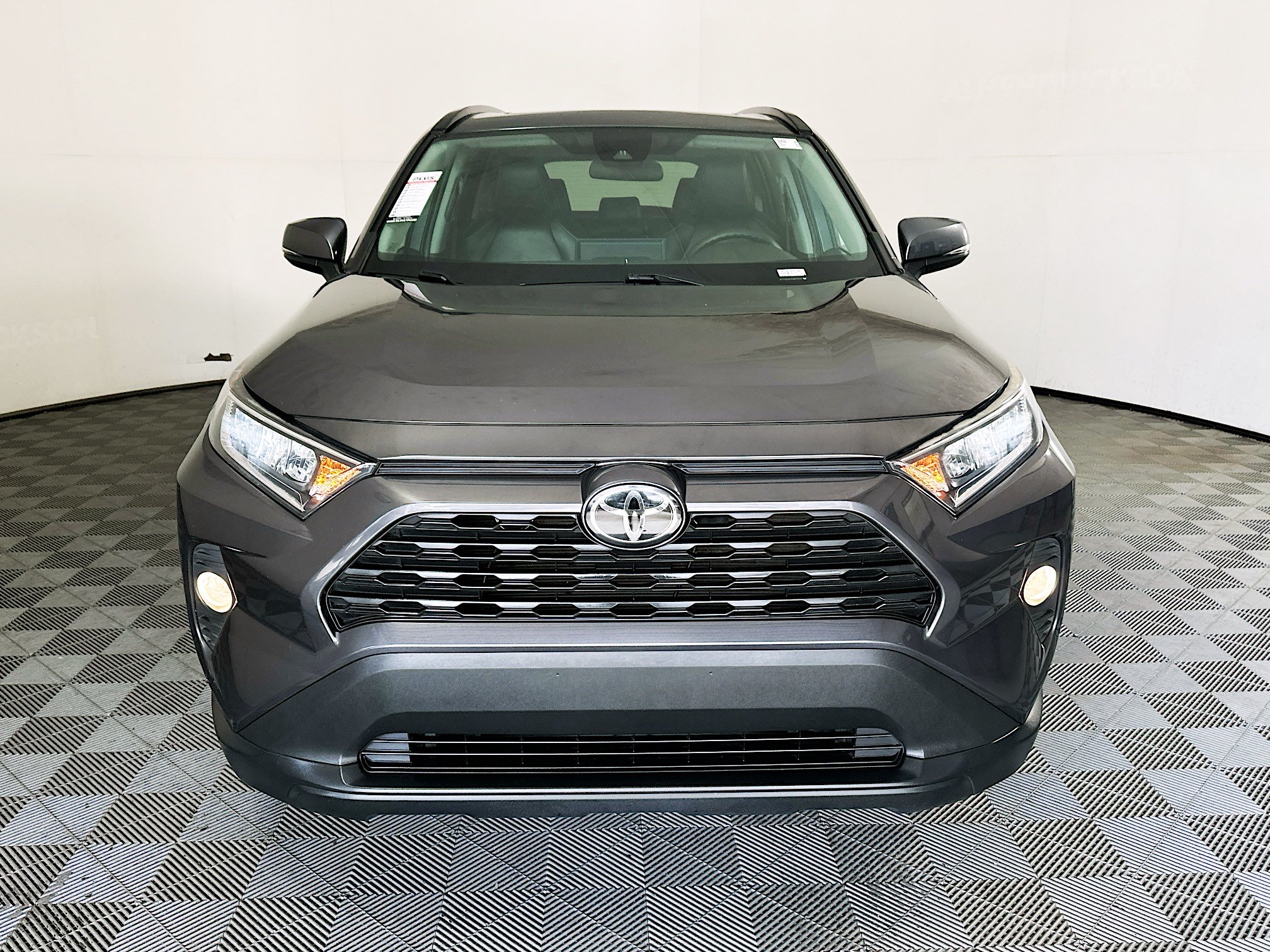 Used 2021 Toyota RAV4 XLE w/ Convenience Package FWD image 8