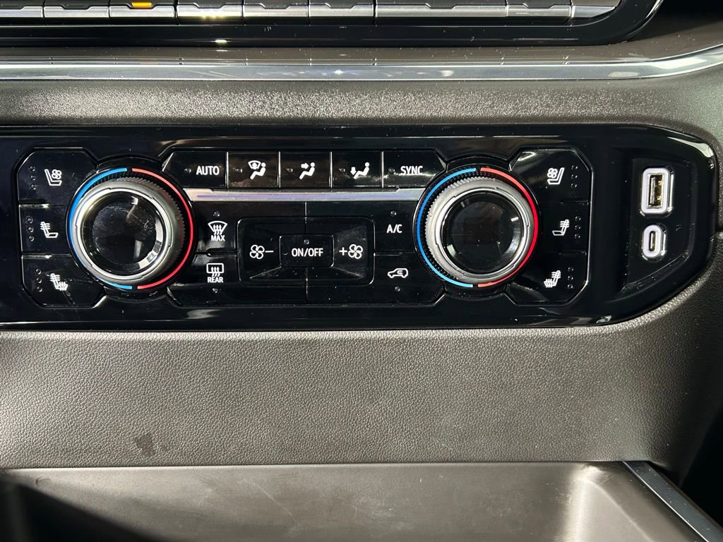 Used 2024 Chevrolet Silverado 3500 High Country w/ Technology Package image 23