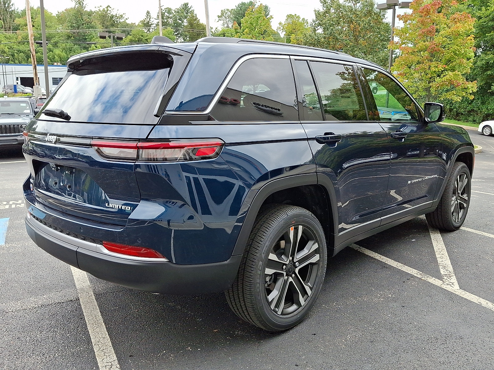 New 2027 Jeep Grand Cherokee Limited AWD/4WD image 3