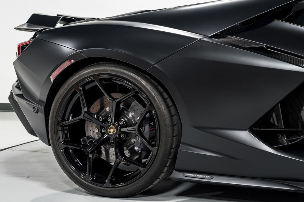Used 2024 Lamborghini Revuelto image 46