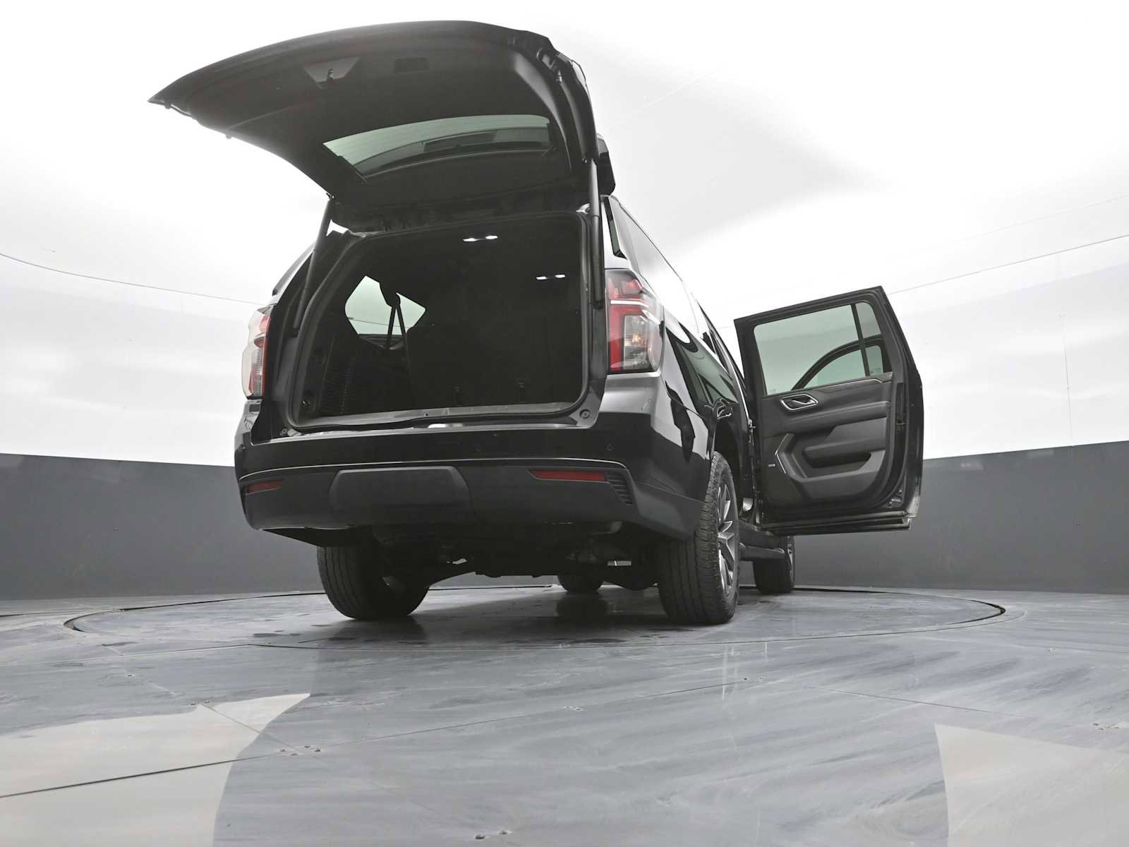 Used 2024 Chevrolet Suburban Z71 w/ Luxury Package image 49