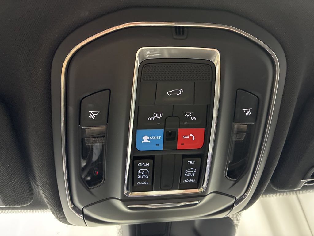 Used 2025 Jeep Grand Cherokee L Altitude AWD/4WD image 22