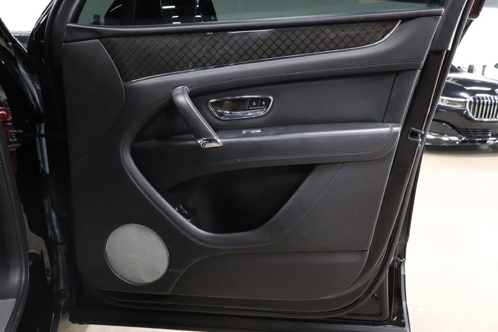 Used 2020 Bentley Bentayga Design Series image 27