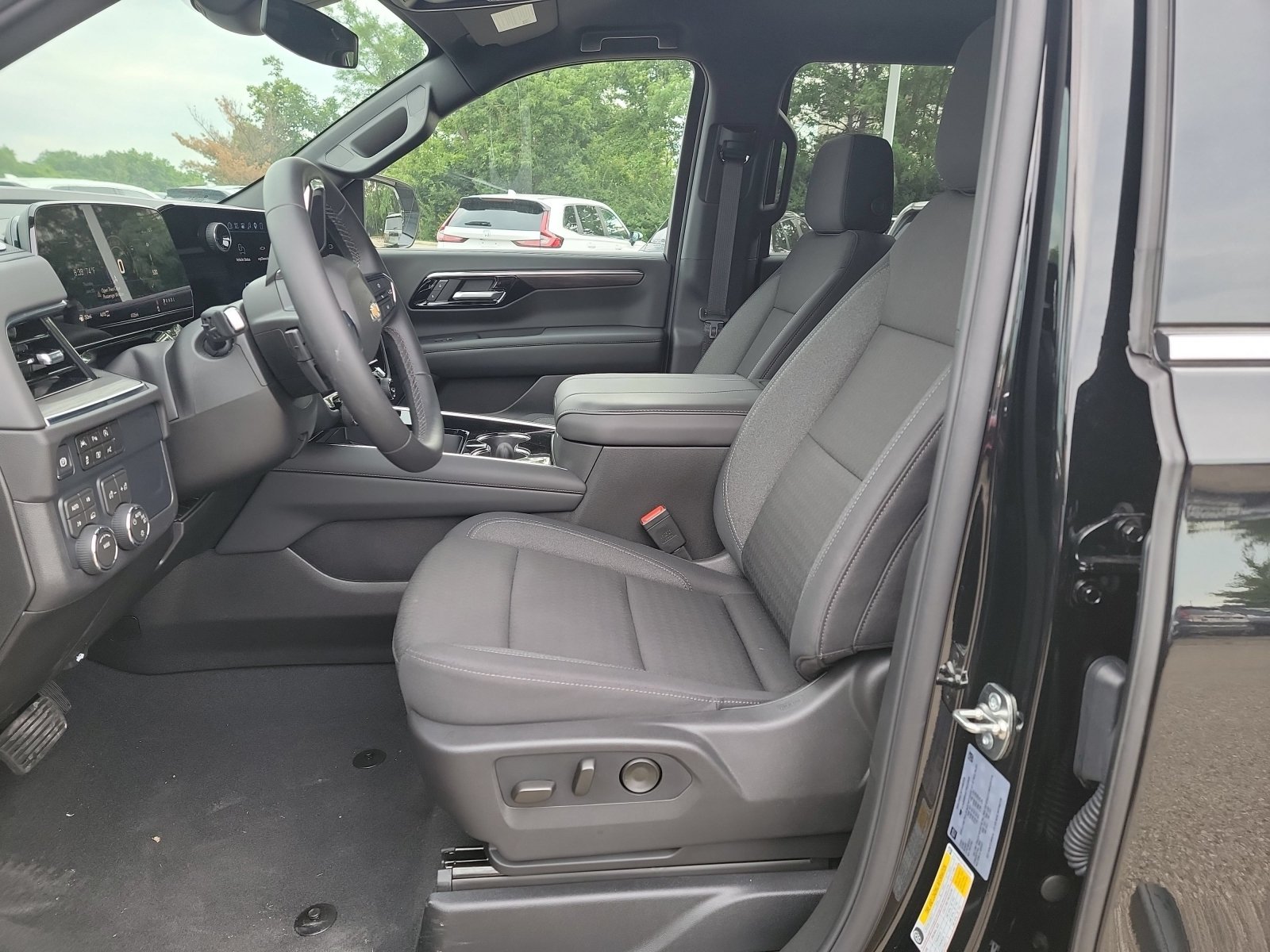 Used 2026 Chevrolet Suburban LS AWD/4WD image 12