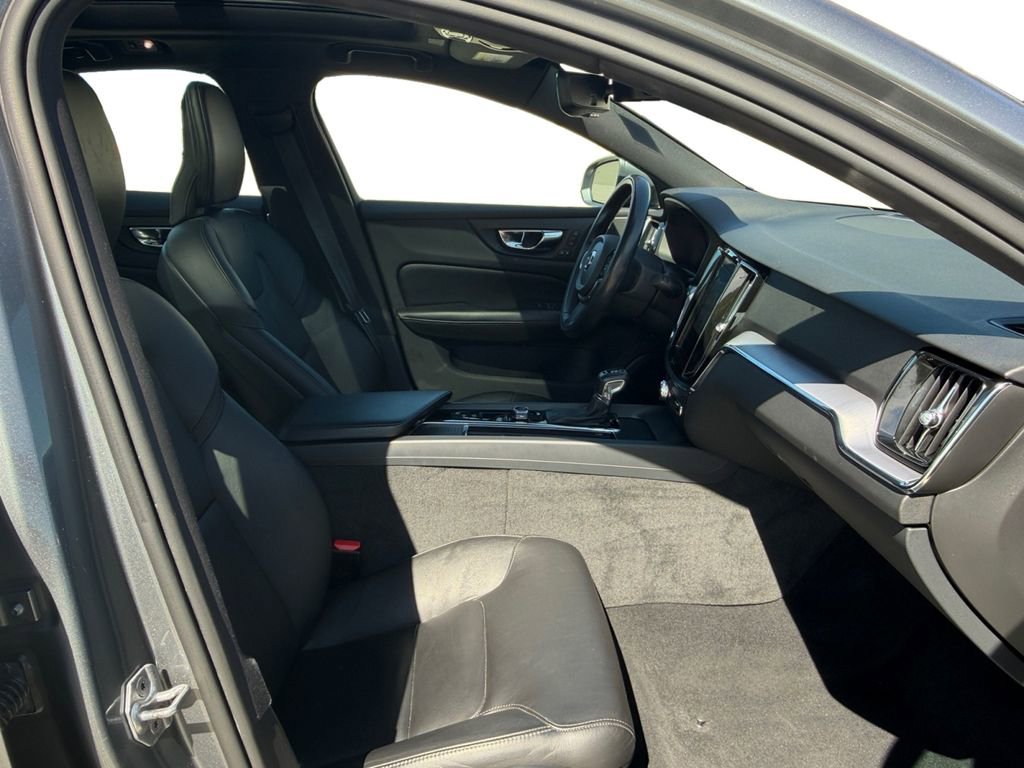 Used 2020 Volvo S60 T5 Momentum FWD image 25
