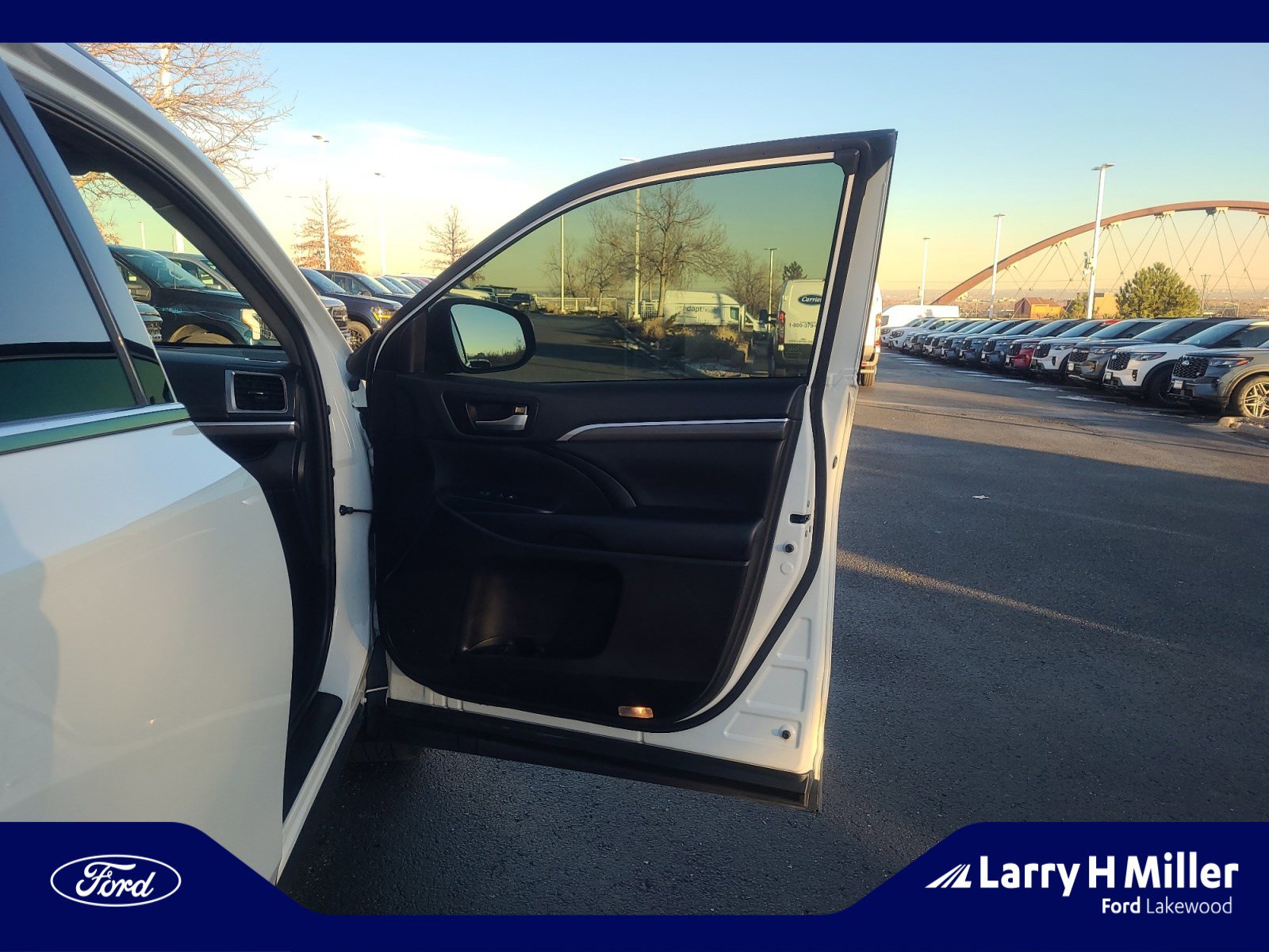 Used 2019 Toyota Highlander SE image 16