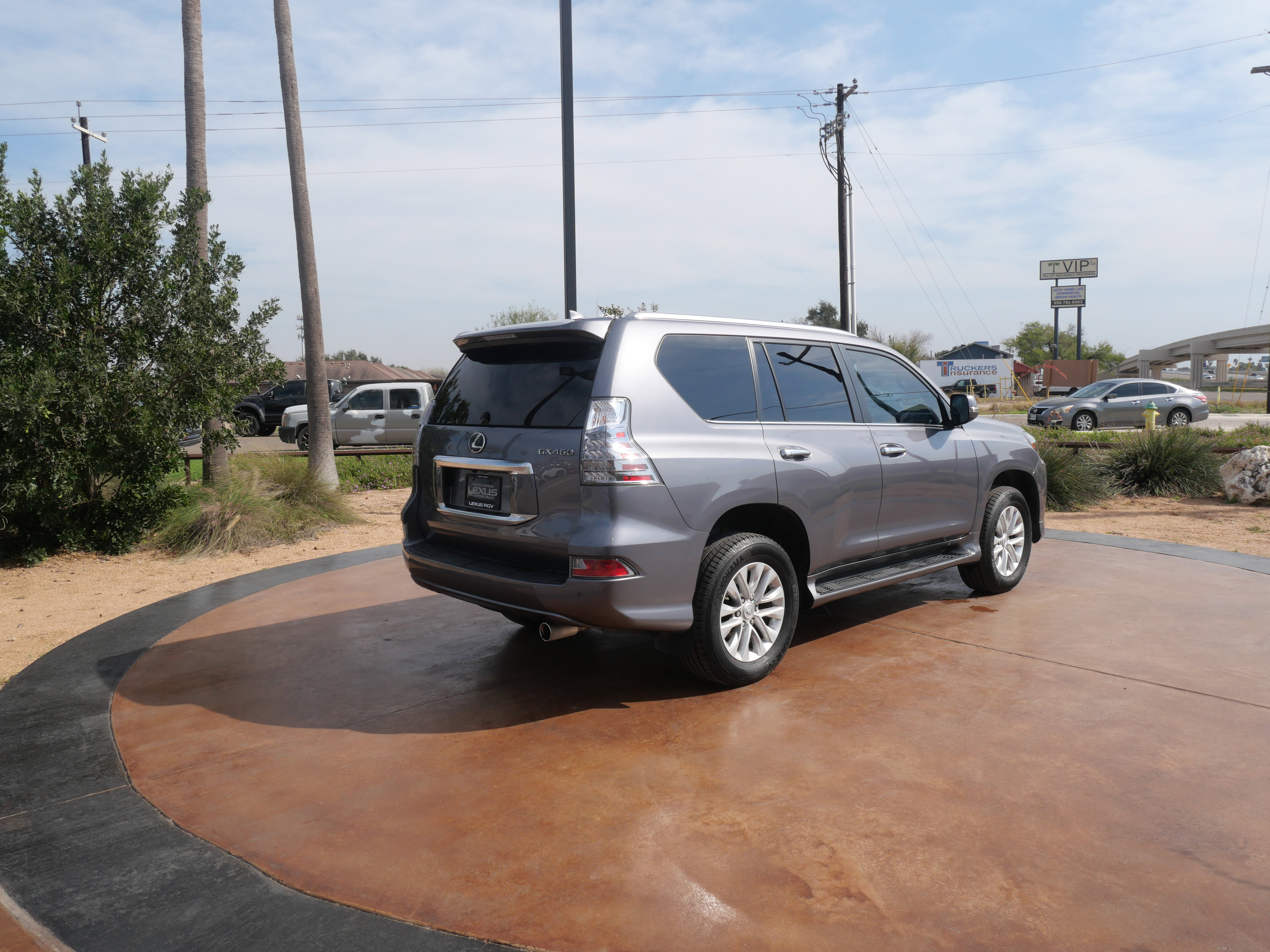 Used 2022 Lexus GX 460 Premium w/ Premium Package image 2