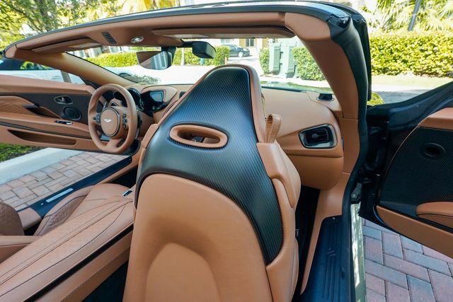 Used 2023 Aston Martin DBS Volante image 98