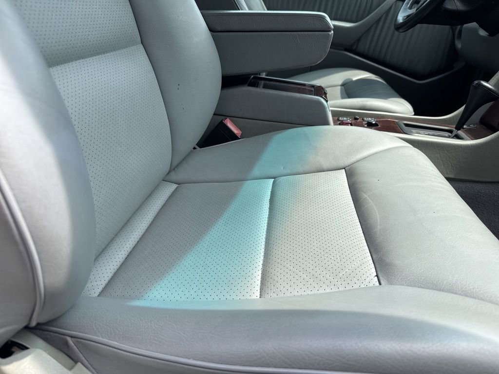 Used 1995 Mercedes-Benz E 320 Convertible image 50