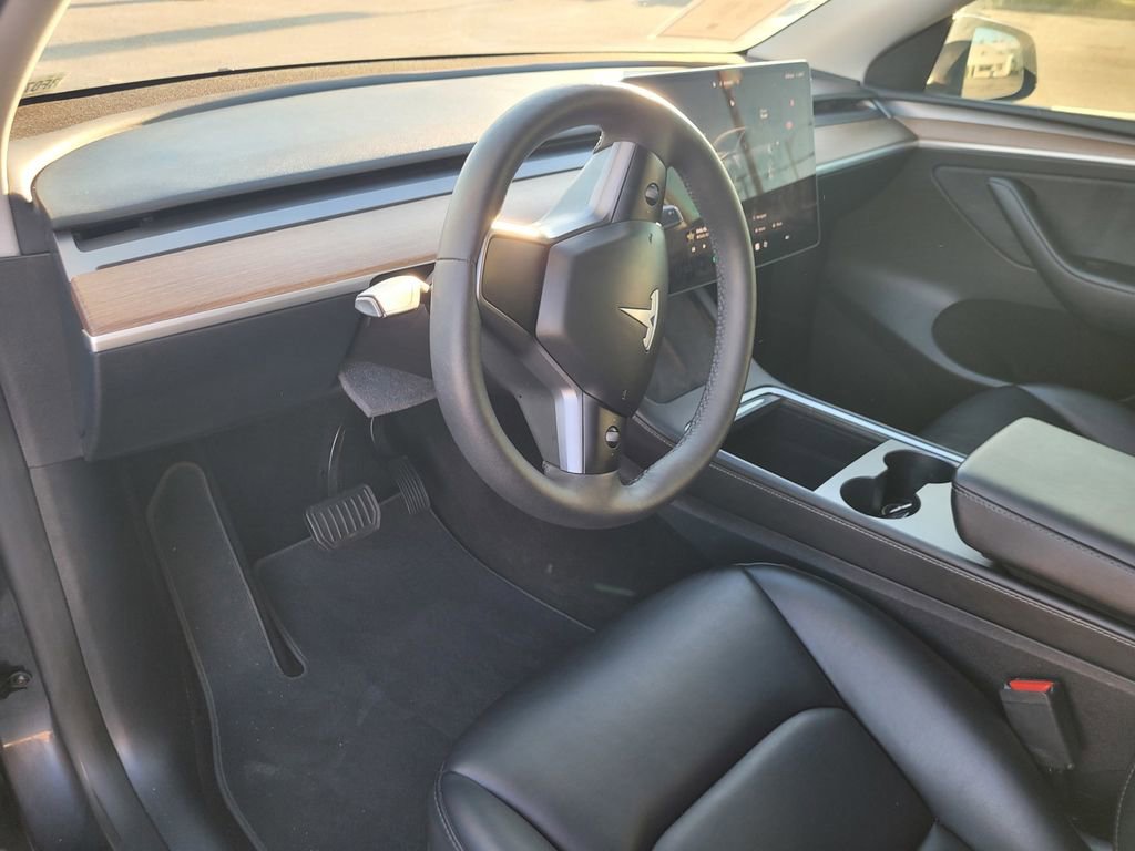 Used 2024 Tesla Model Y Long Range image 11