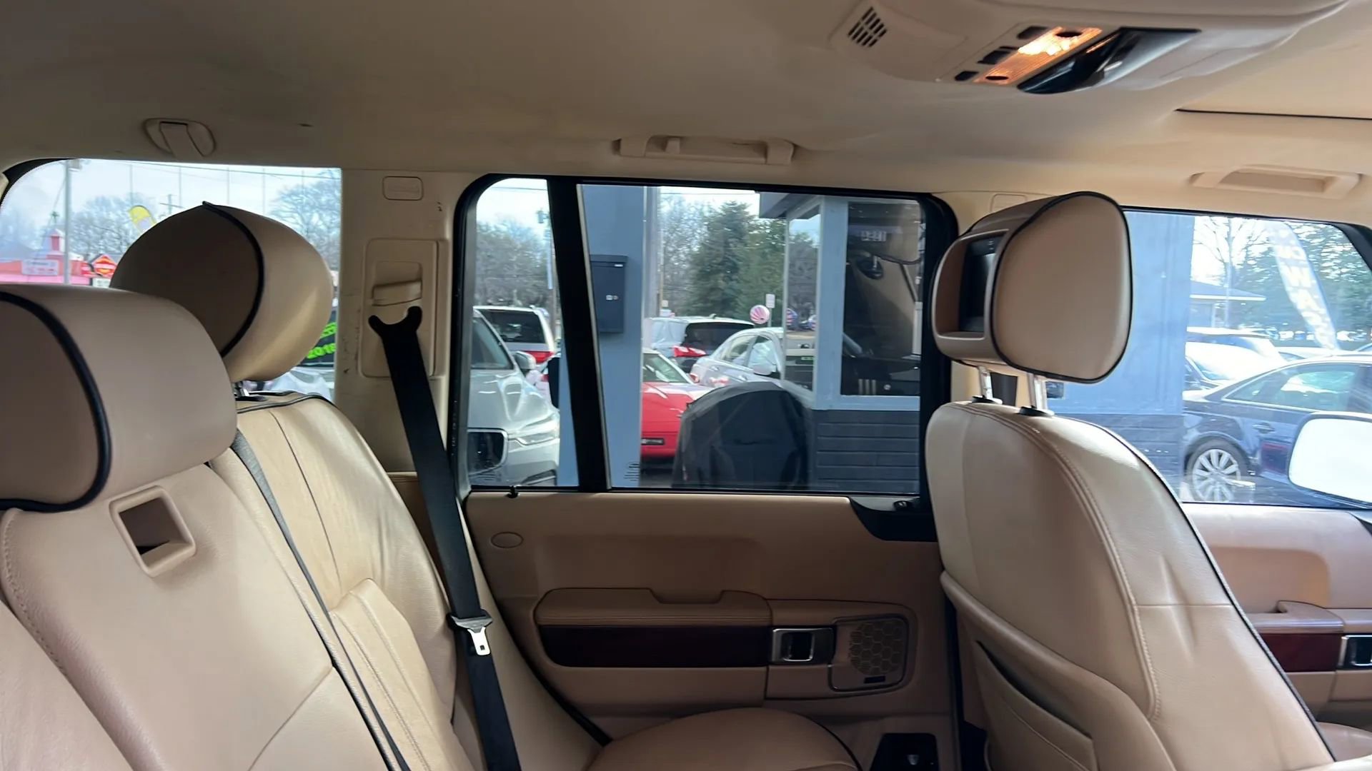 Used 2010 Land Rover Range Rover HSE image 26