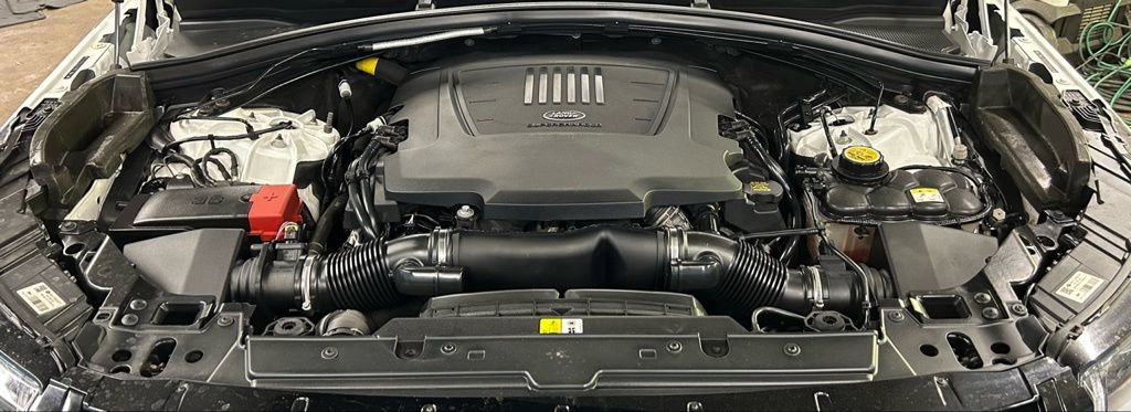 Used 2018 Land Rover Range Rover Velar R-Dynamic HSE image 53