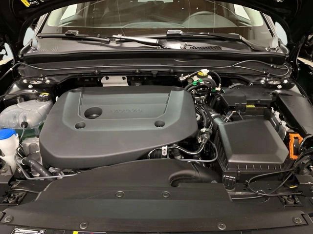 Used 2025 Volvo XC40 B5 Plus image 88