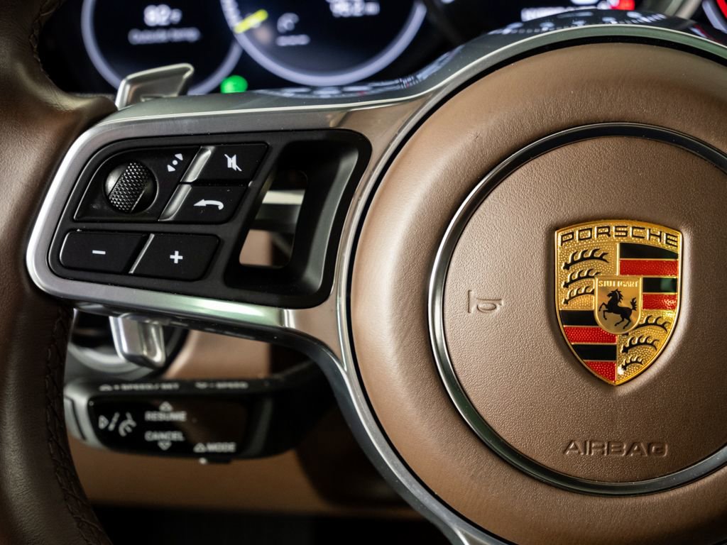 Certified 2023 Porsche Cayenne Platinum Edition image 10