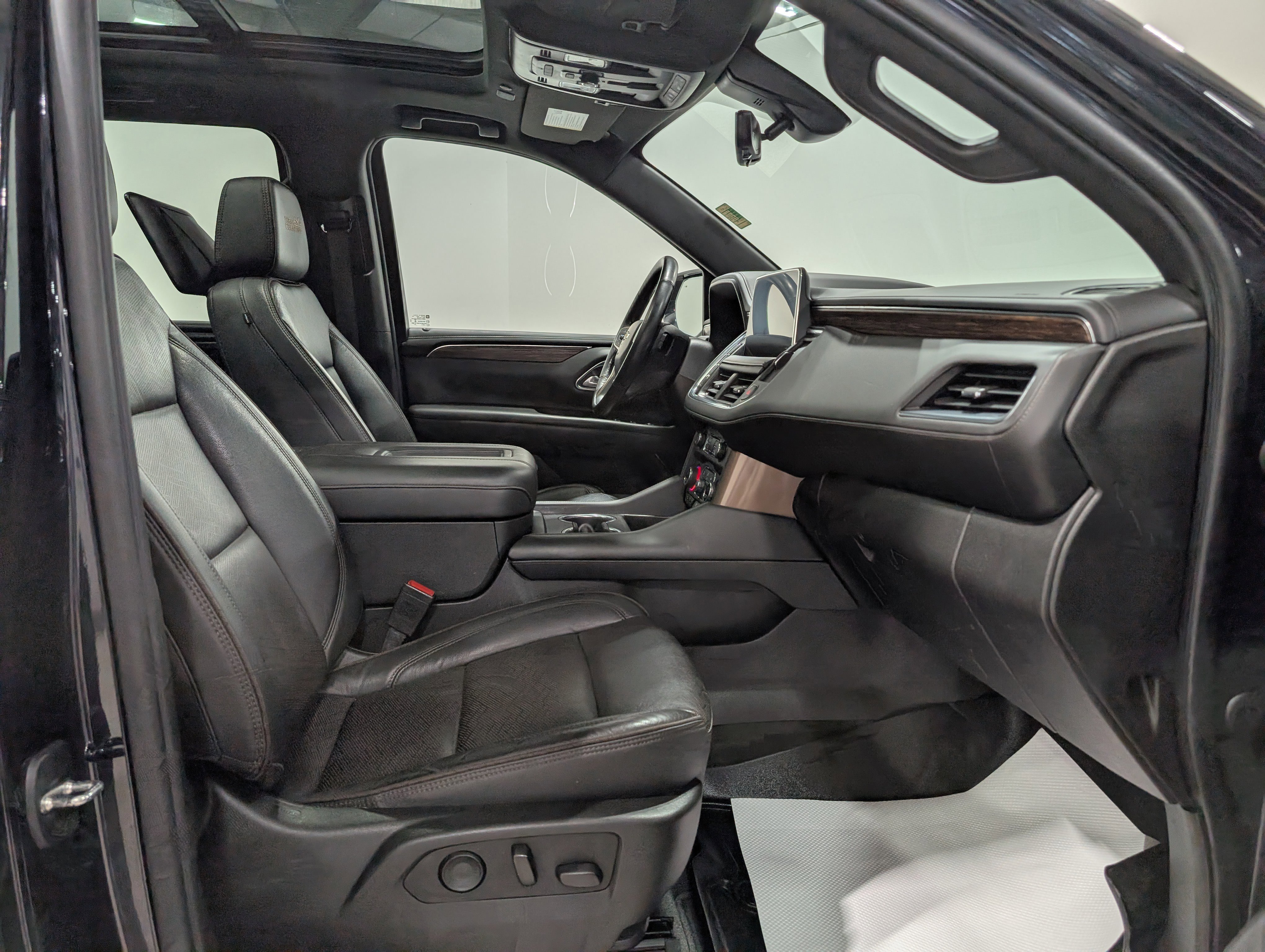 Used 2021 Chevrolet Suburban High Country image 23