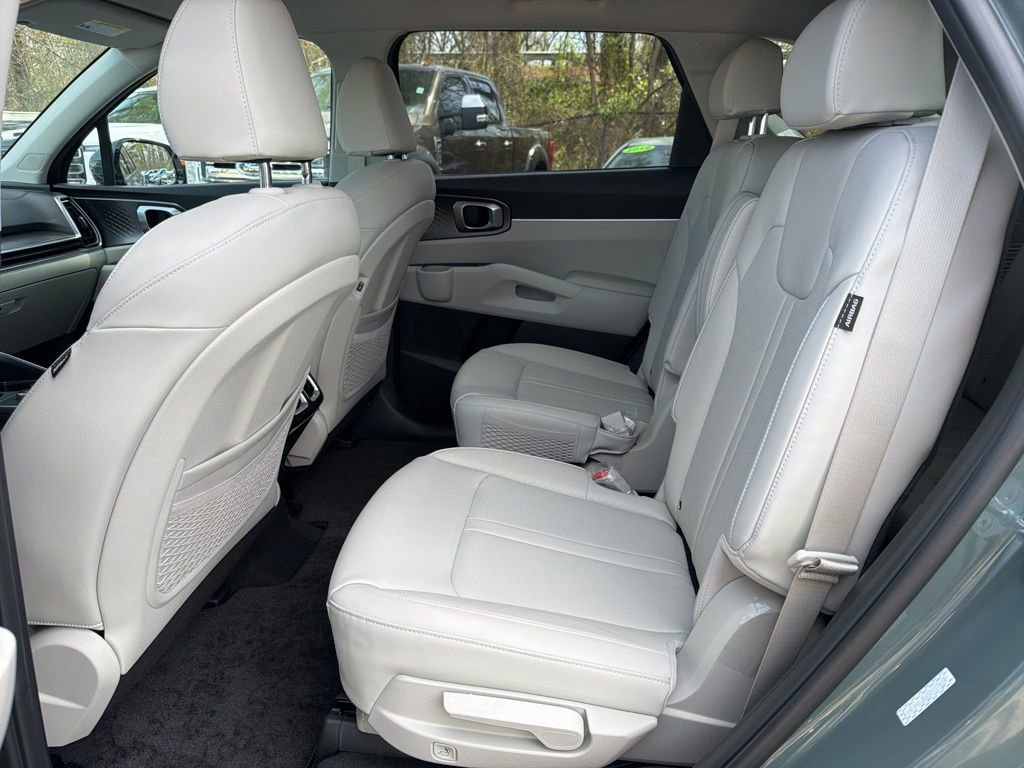Certified 2025 Kia Sorento EX image 26
