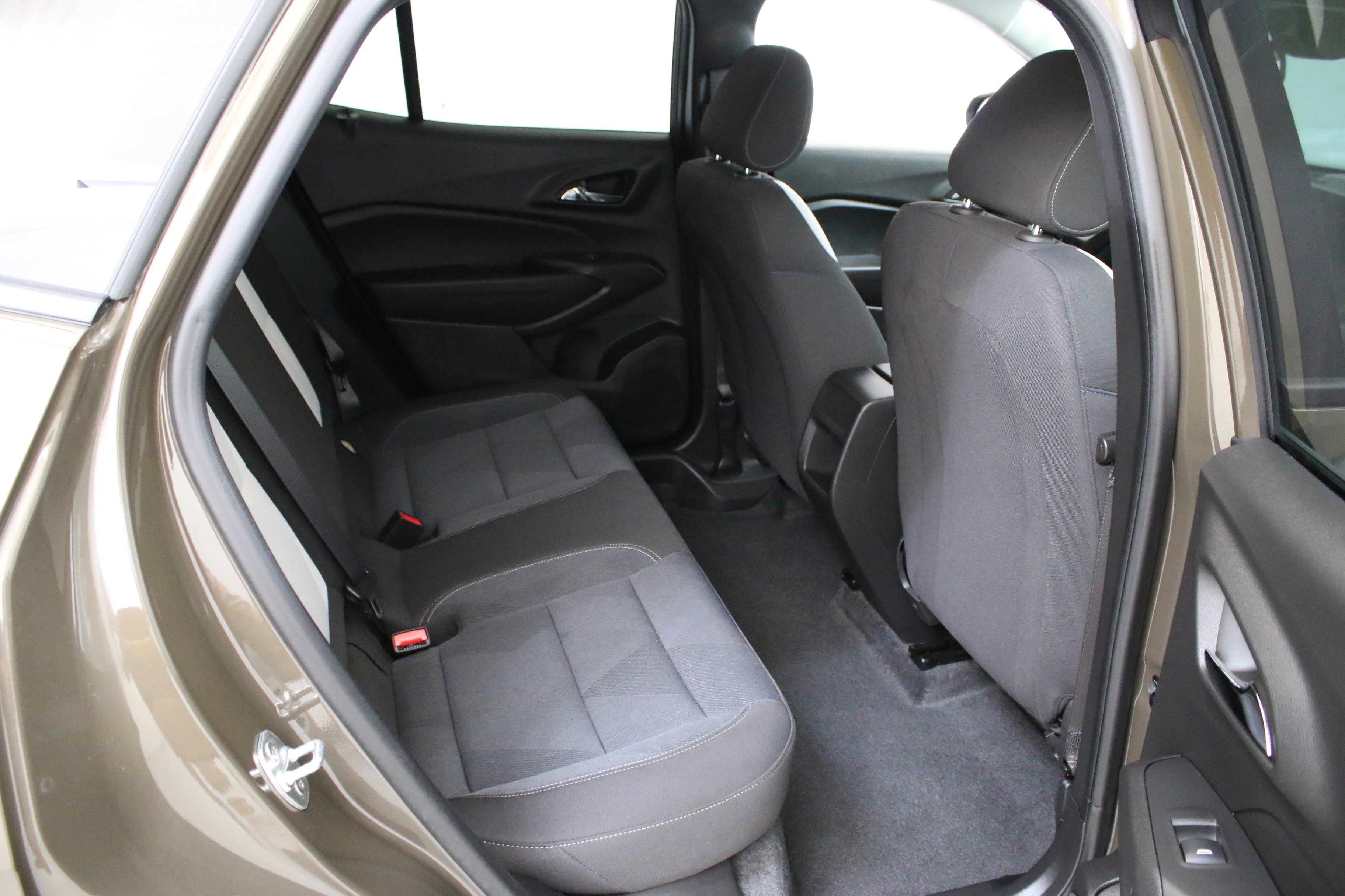Used 2024 Chevrolet Trax LS w/ LS Convenience Package FWD image 25