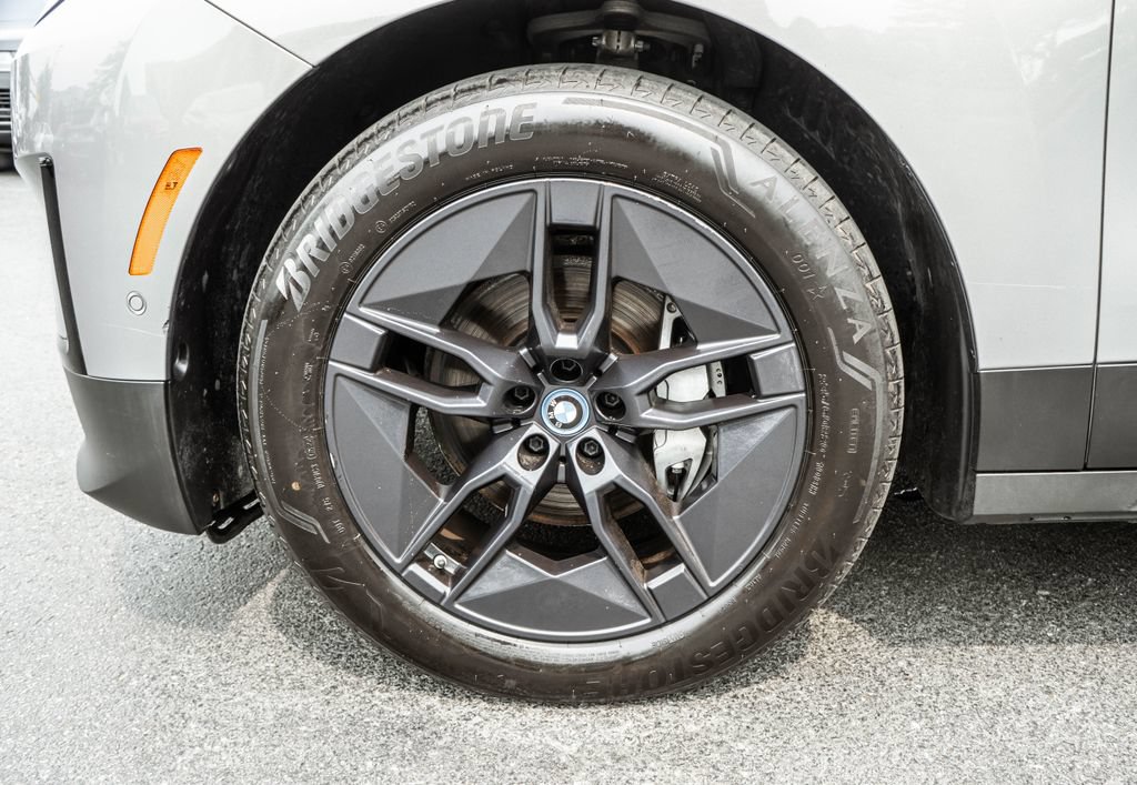 Used 2024 BMW iX xDrive50 w/ Premium Package AWD/4WD image 33
