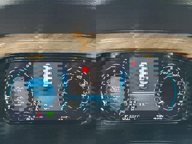 Used 2025 Volkswagen Atlas SE image 28