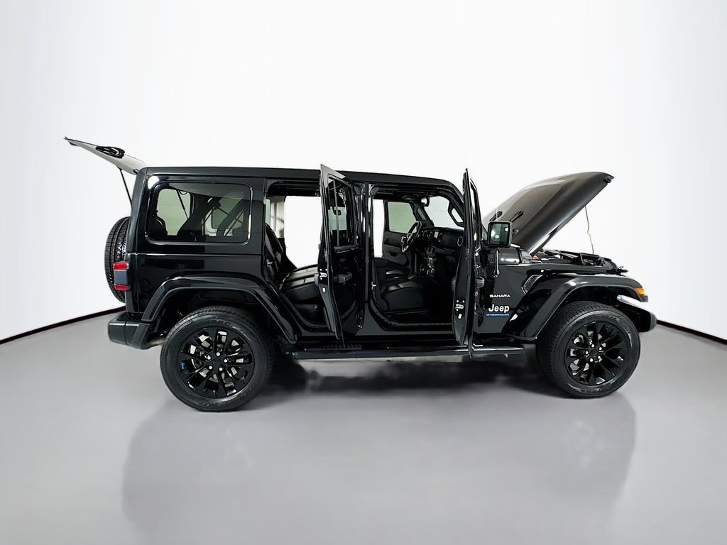 Used 2023 Jeep Wrangler Unlimited Sahara w/ Cold Weather Group AWD/4WD image 26