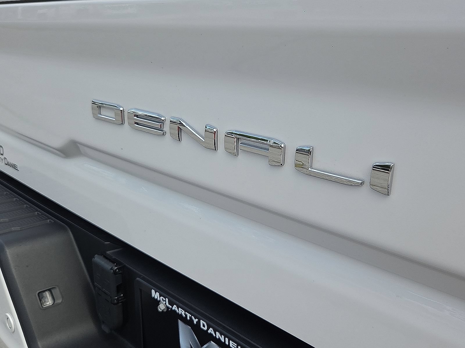 Used 2025 GMC Sierra 3500 Denali Ultimate AWD/4WD image 16