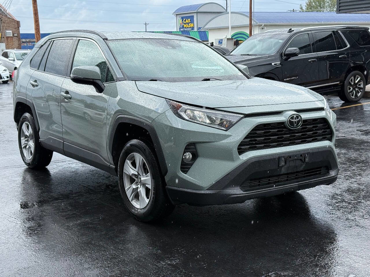 Used 2021 Toyota RAV4 XLE image 3