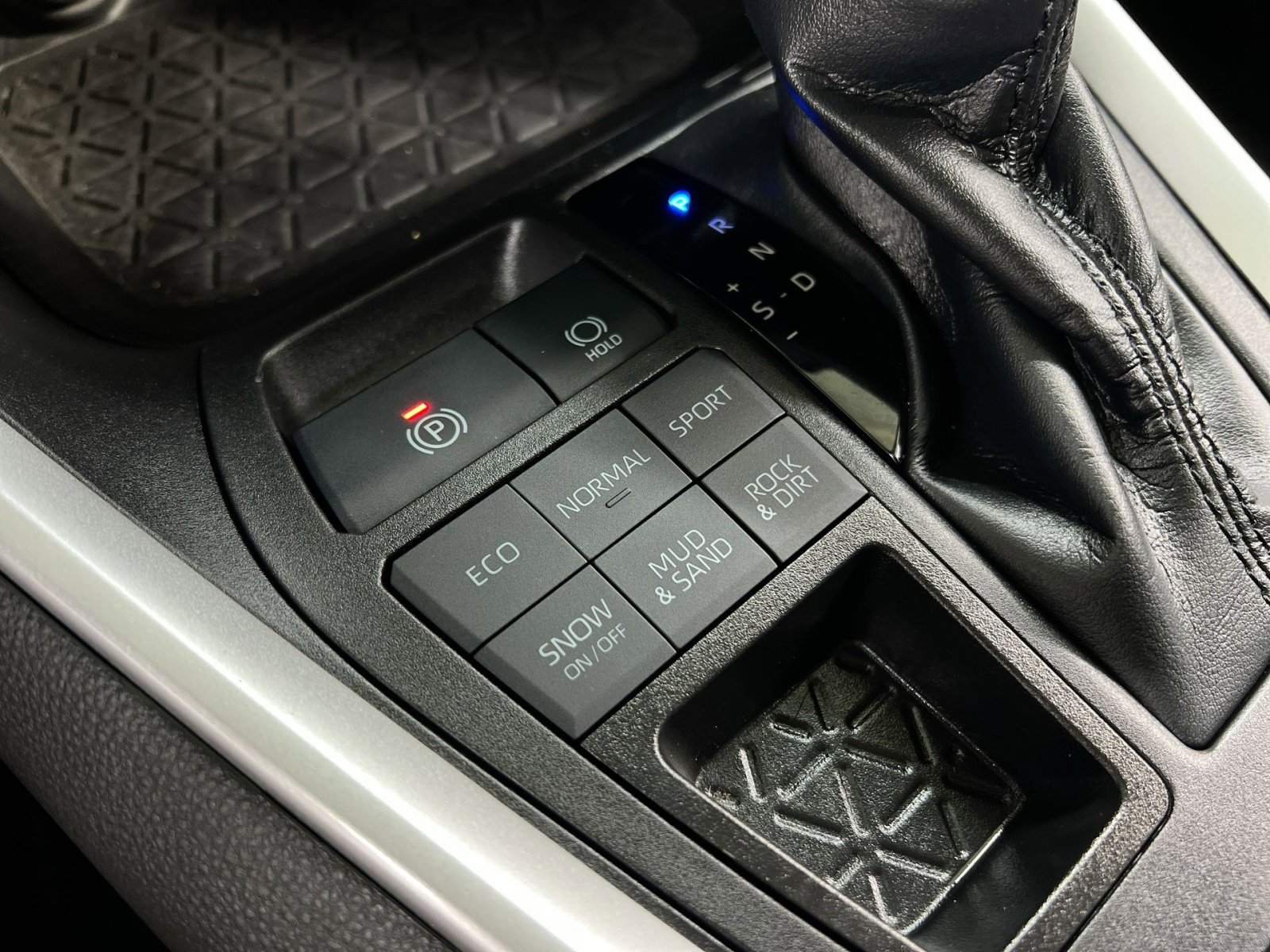 Used 2022 Toyota RAV4 XLE Premium image 37