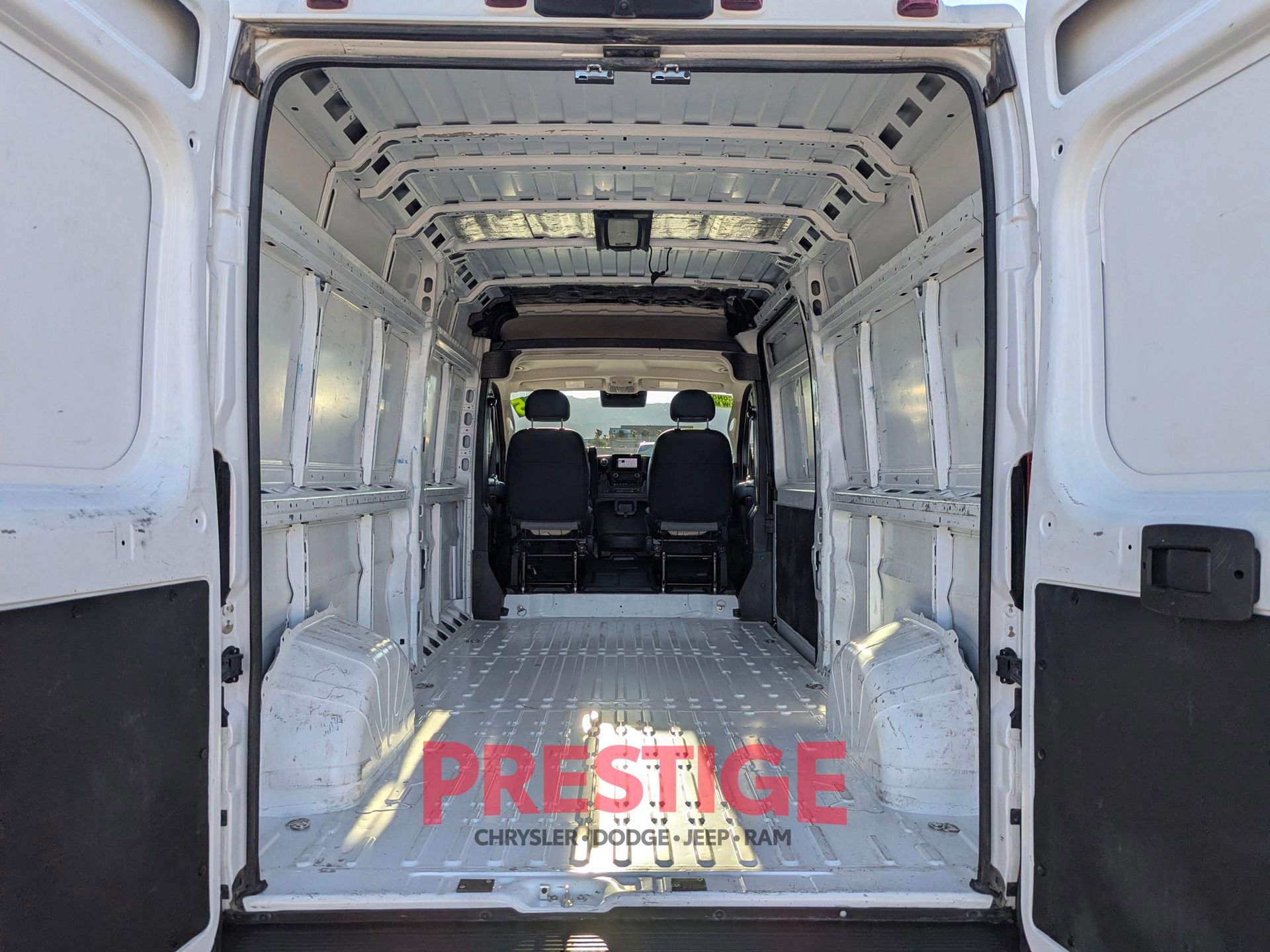 Used 2025 RAM ProMaster 2500 w/ Convenience Group image 12