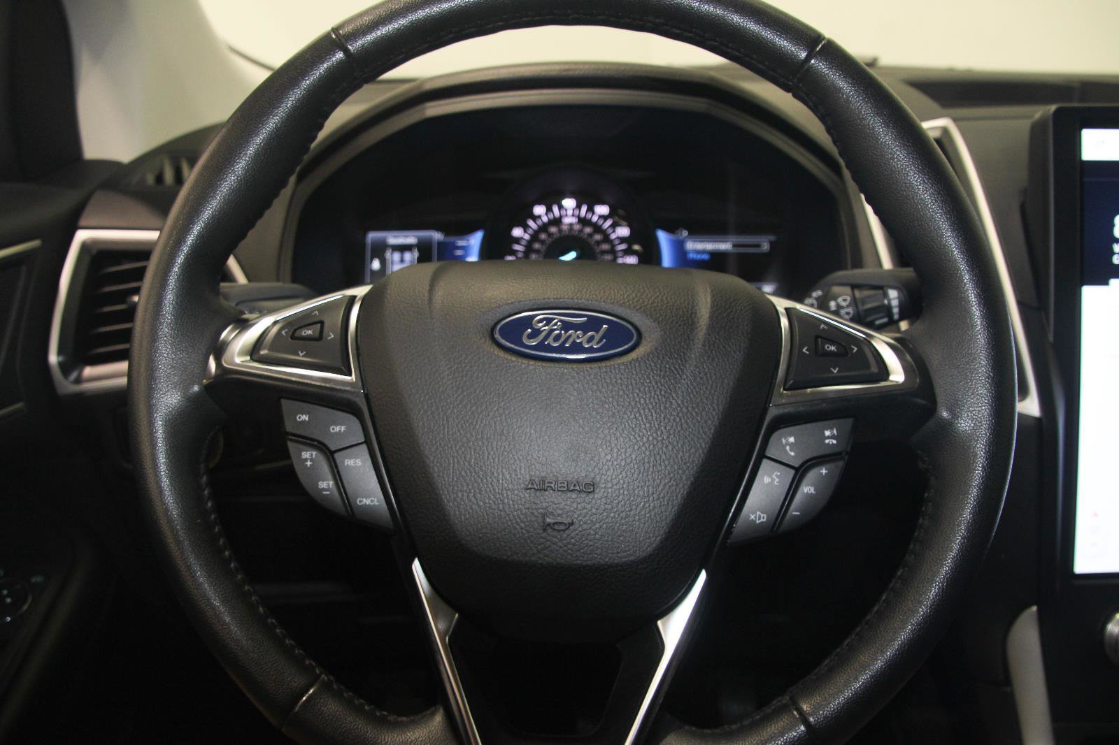 Used 2024 Ford Edge SEL image 18