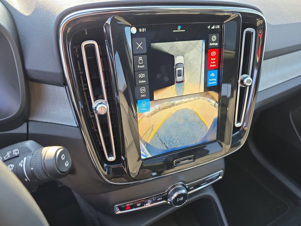 Certified 2025 Volvo XC40 B5 Plus w/ Protection Package Premier image 33