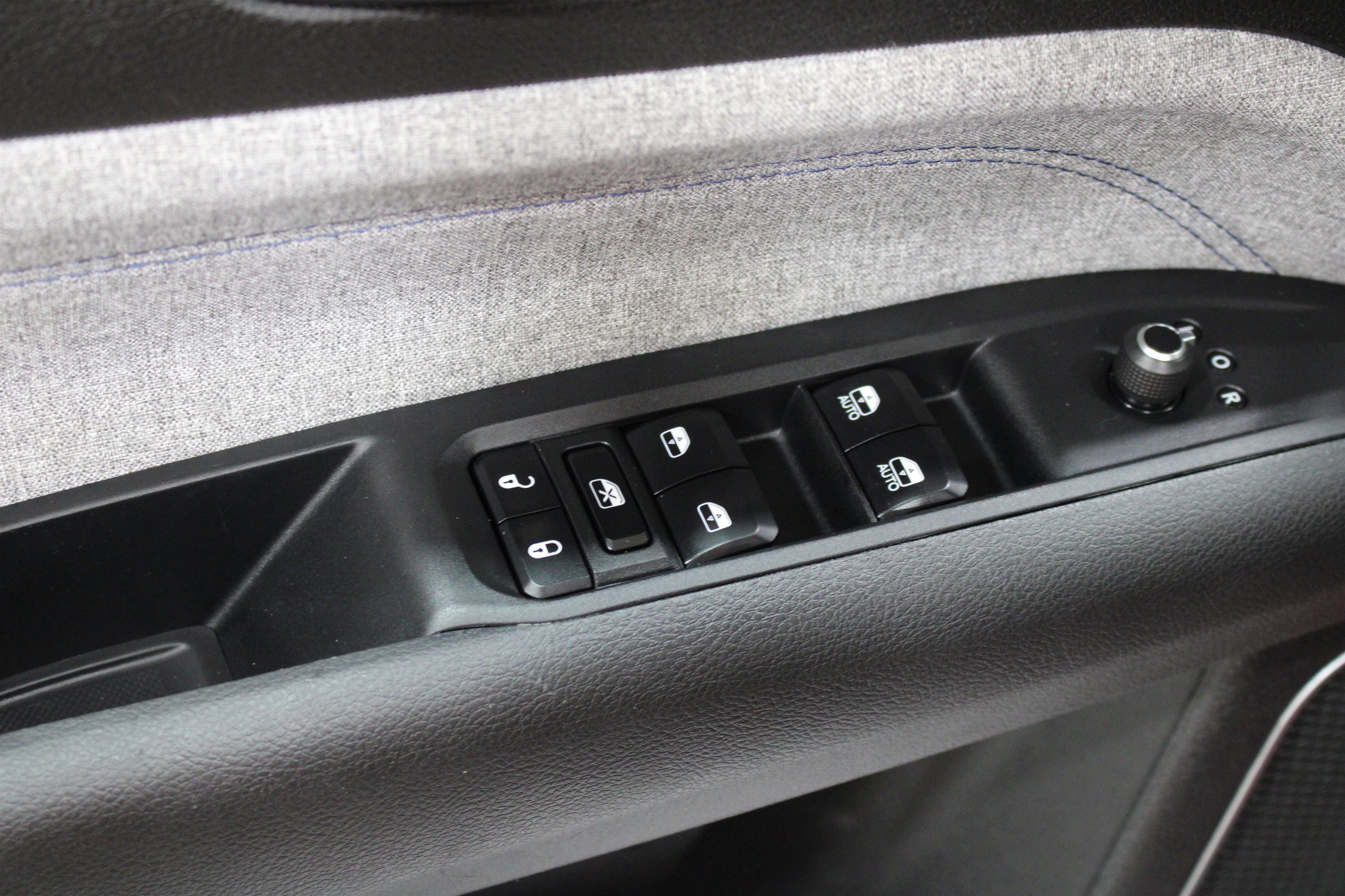 Used 2024 Jeep Compass Sport image 6