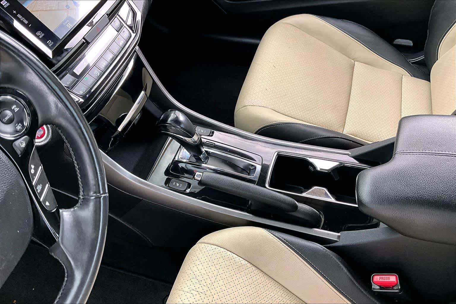 Used 2016 Honda Accord Touring image 17
