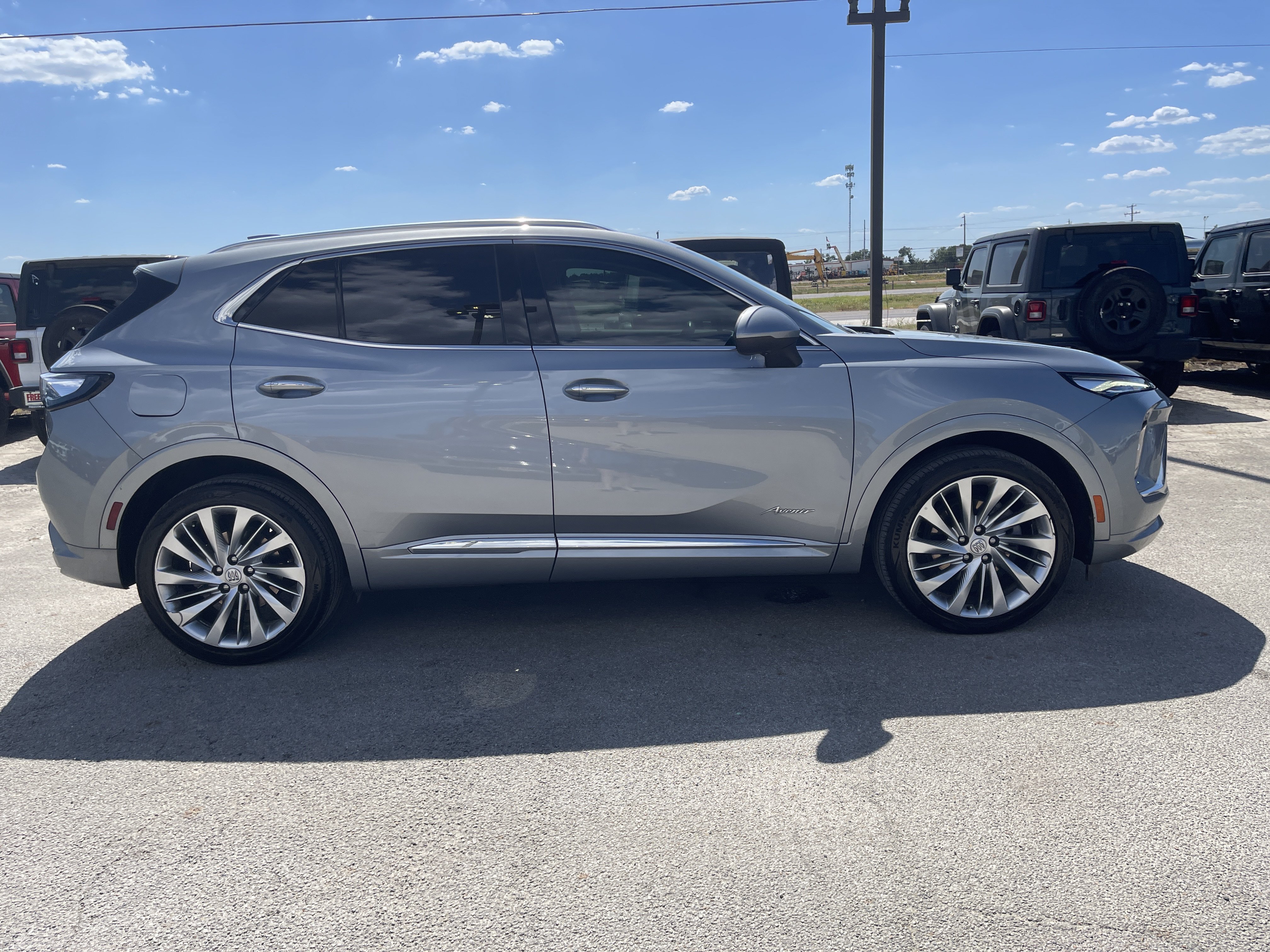 Used 2024 Buick Envision Avenir AWD/4WD image 3