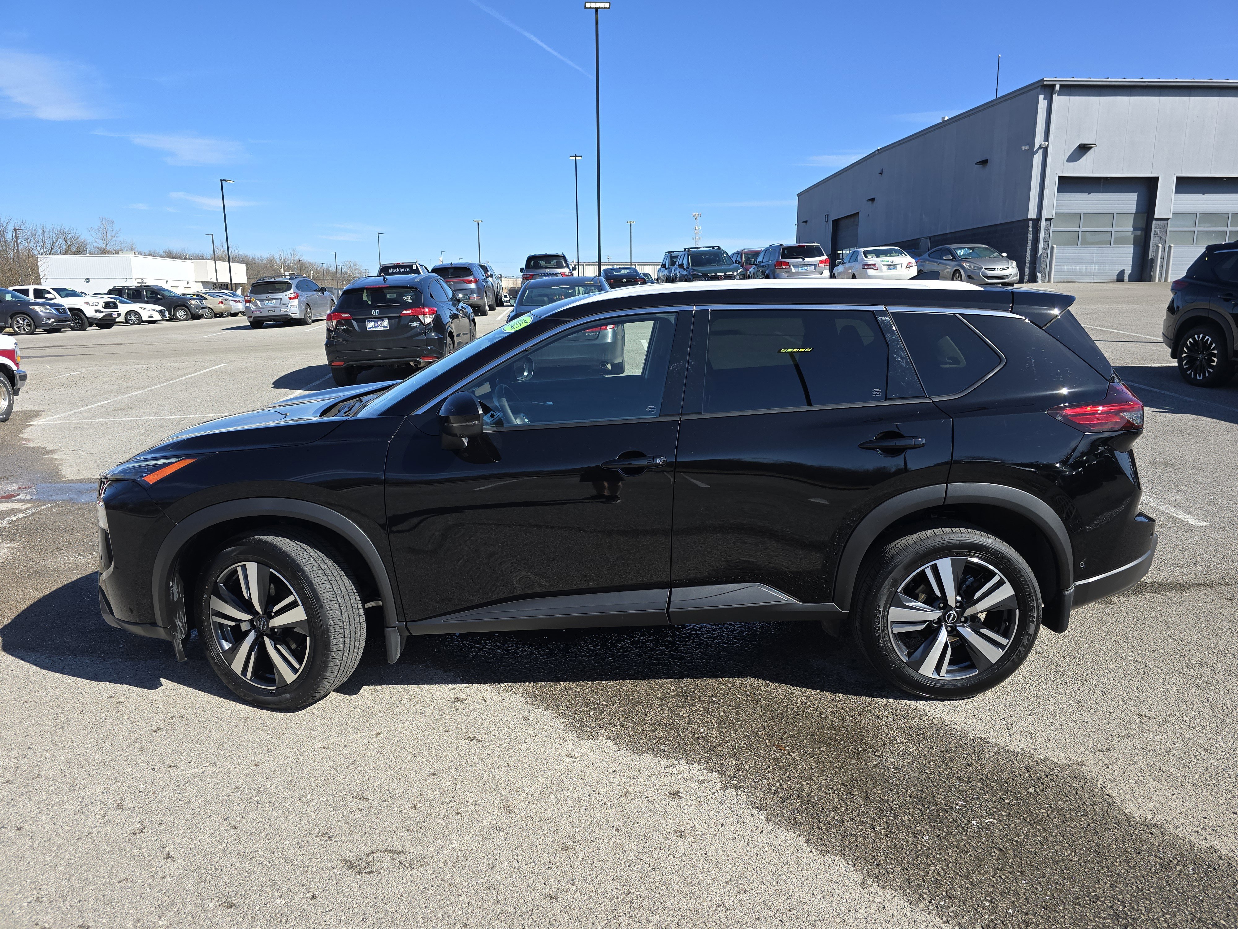 Used 2025 Nissan Rogue SL image 22