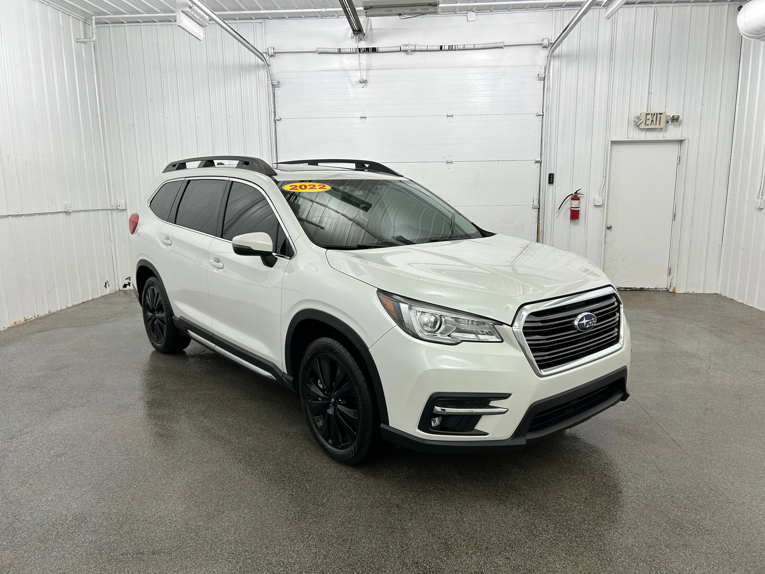 Used 2022 Subaru Ascent Limited w/ Technology Package AWD/4WD image 2