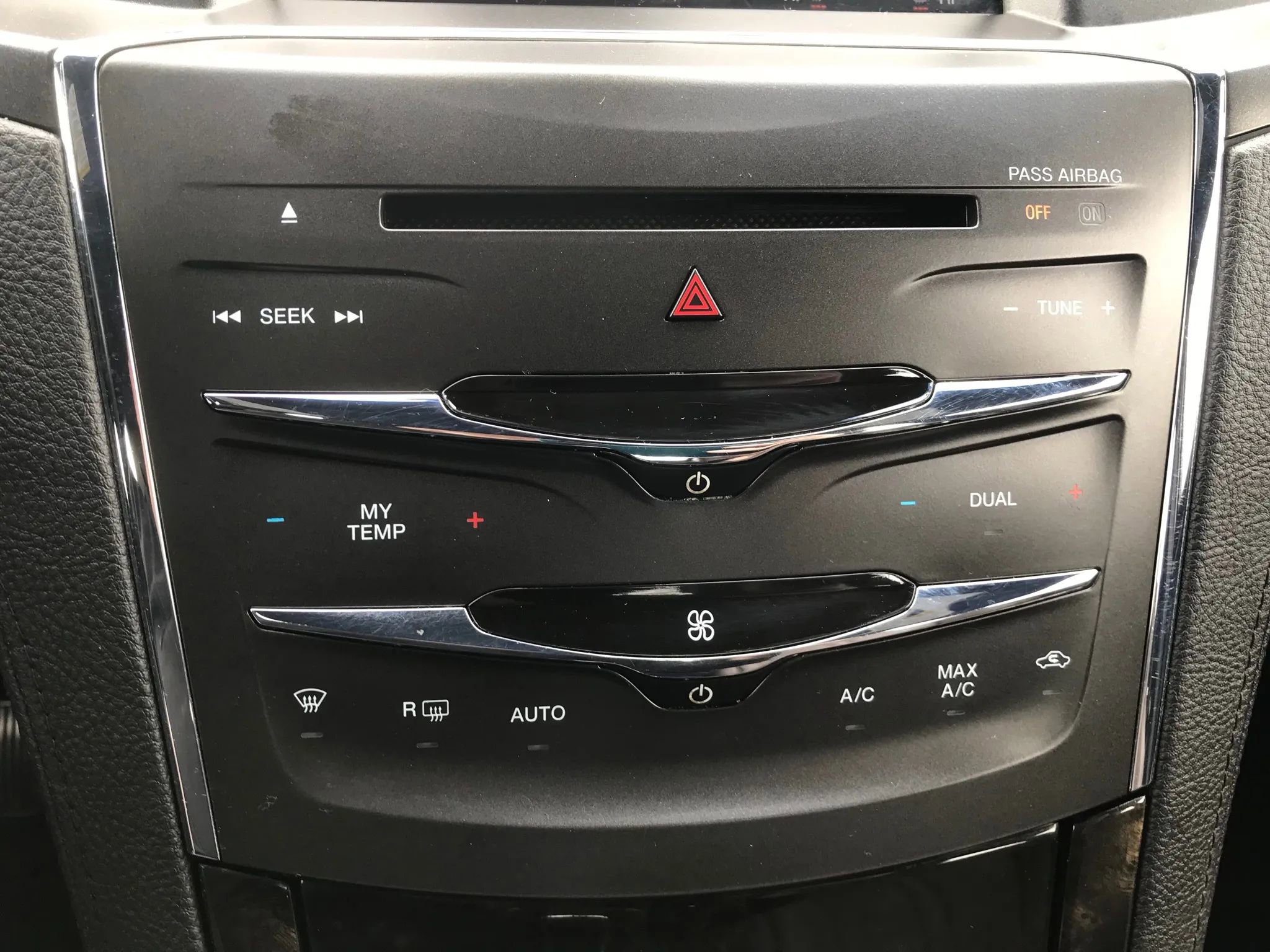 Used 2014 Lincoln MKS Sedan 4D w/ Equipment Group 101A image 29