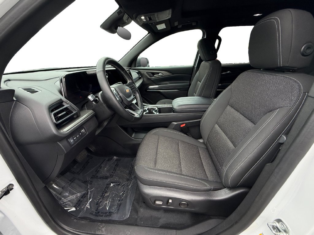 Used 2025 Chevrolet Traverse LT w/ Sun and Wheel Package AWD/4WD image 9