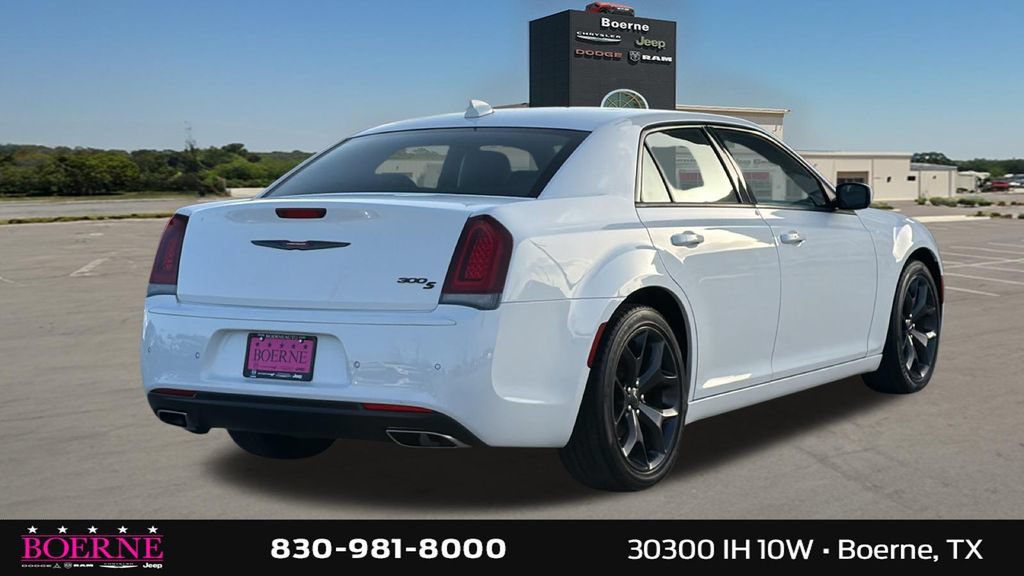 Used 2023 Chrysler 300 S RWD image 3
