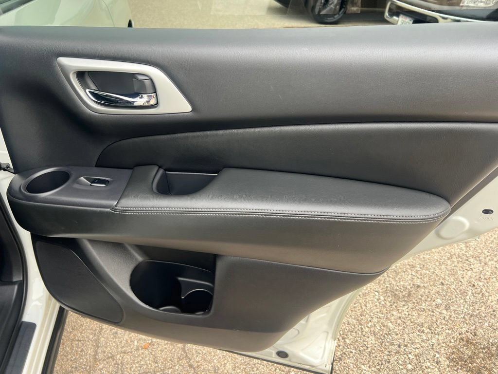 Used 2019 Nissan Pathfinder SL w/ SL Premium Package AWD/4WD image 18