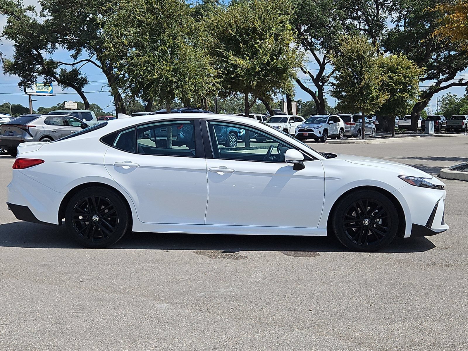 Used 2025 Toyota Camry SE FWD image 6