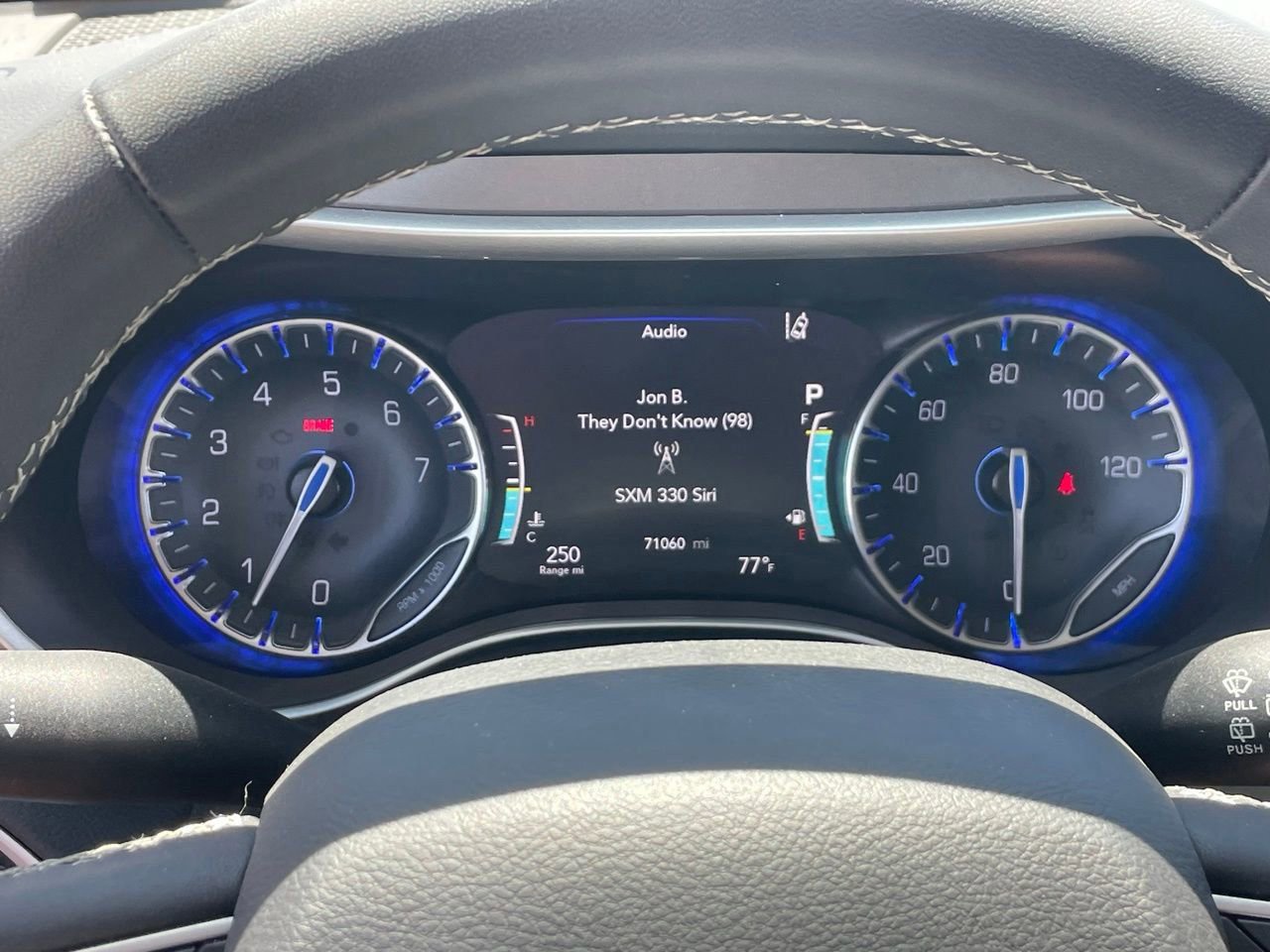 Used 2023 Chrysler Pacifica Touring-L FWD image 10