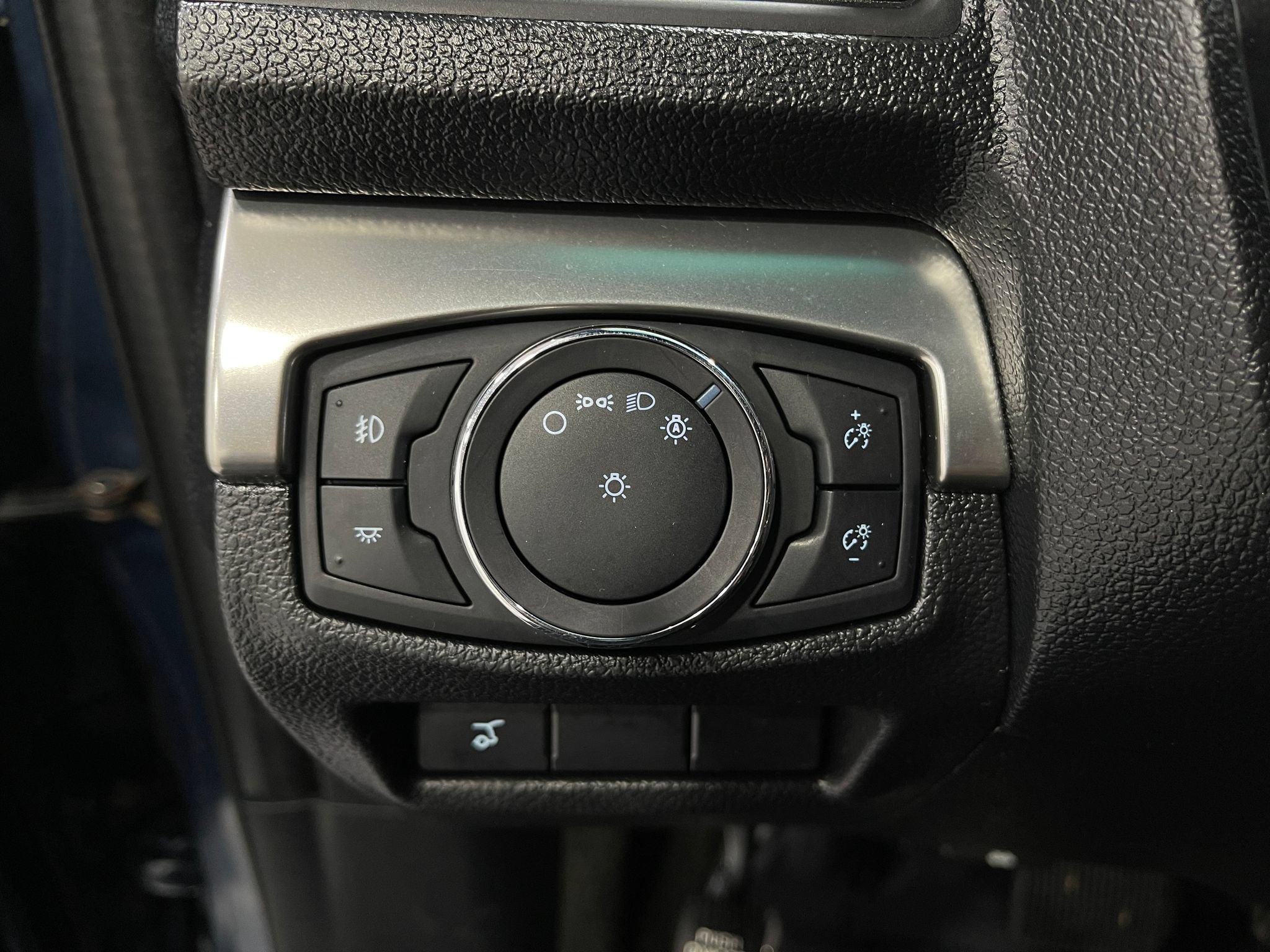 Used 2018 Ford Explorer XLT w/ Equipment Group 201A AWD/4WD image 21
